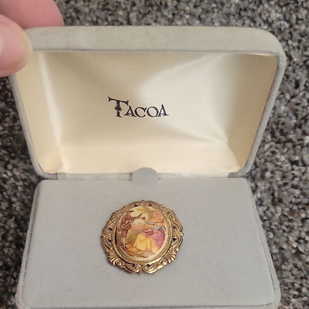 Tacoa Vintage Broch